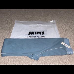 skims leggings